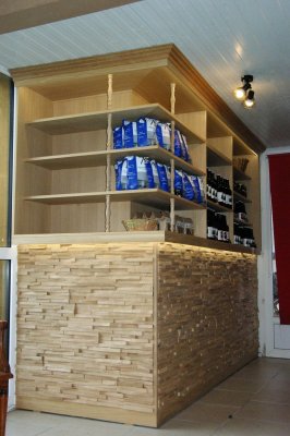 Etagères sur colonnettes