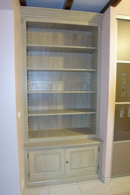 Bibliothèque en chêne teinté et ciré