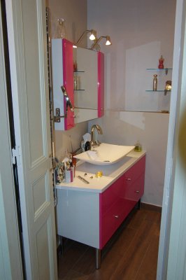 Meuble-vasque rose fuchsia