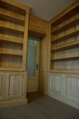 Bibliothèque en chêne ciré