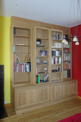 Bibliothèque en chêne fermée