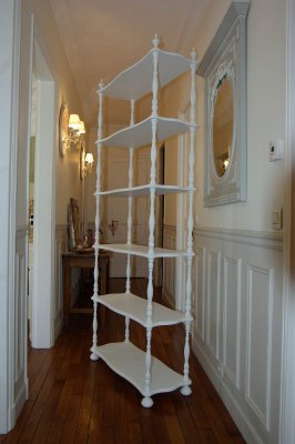 Meuble étagères à colonnettes