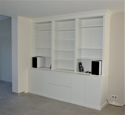 Bibliothèque en médium peint