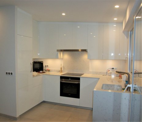 Cuisine en peinture laque brillante 