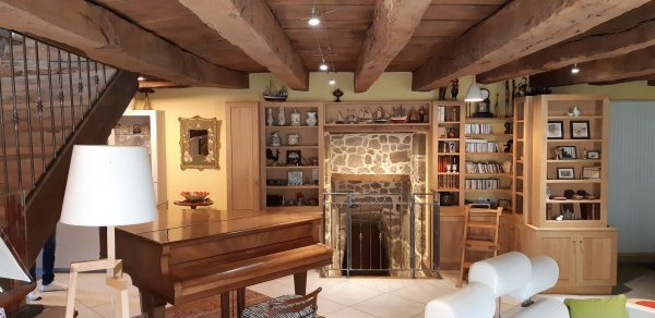 Bibliothèque en chêne ciré