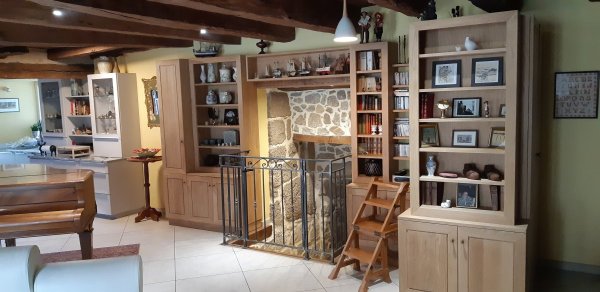 Bibliothèque en chêne ciré