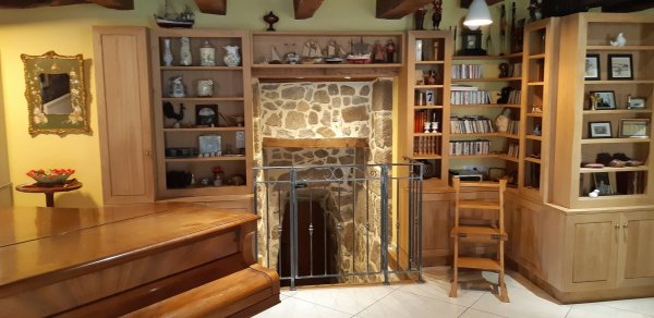 Bibliothèque en chêne ciré