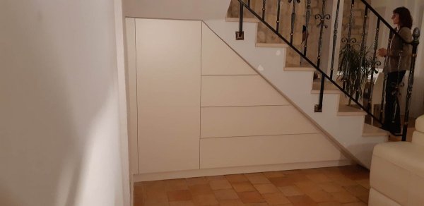 Meuble sous-escalier