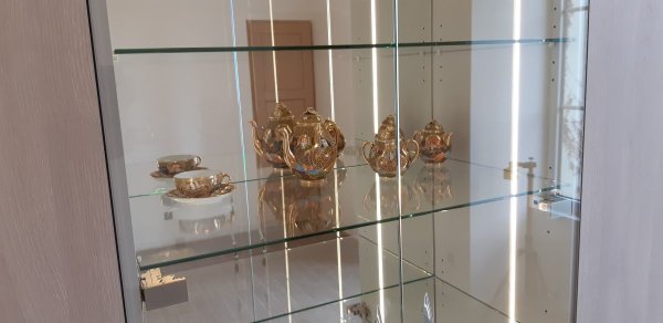 Meuble vitrine gros plan