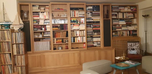 Bibliothèque investie fermée