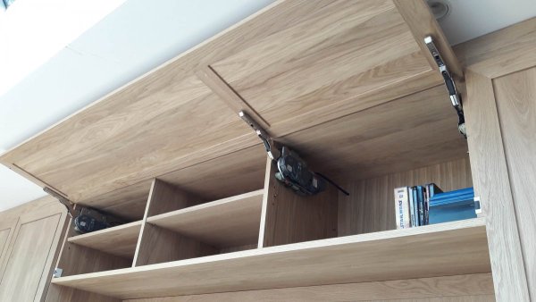 Système relevant motorisé