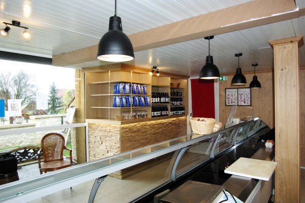 Vue d'ensemble côté étagères