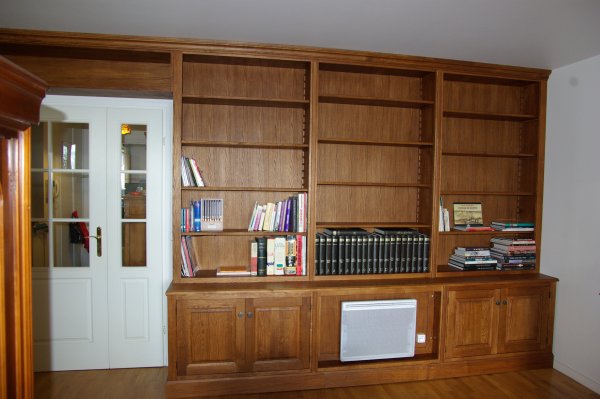 Bibliothèque en chêne ciré