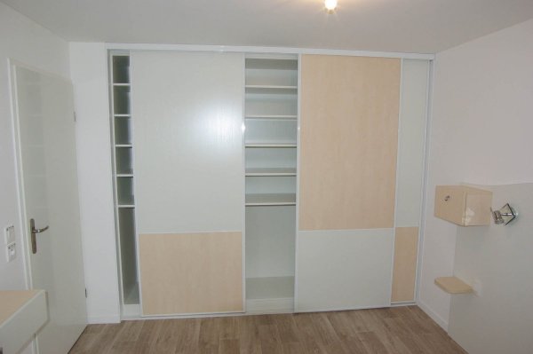 Trois portes coulissantes