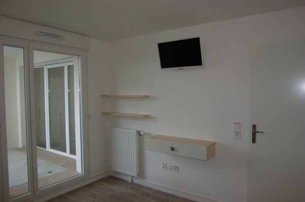 Console et étagères coordonnées