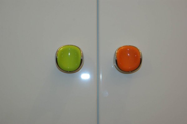 Boutons chrome et émail