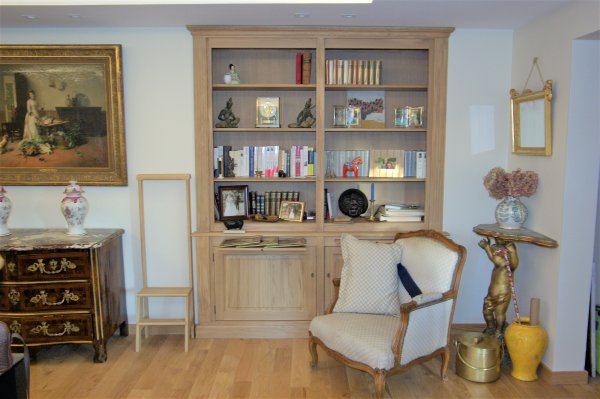 Bibliothèque en chêne ciré