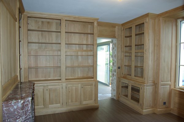 Bibliothèque en chêne ciré