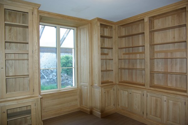 Bibliothèque en chêne ciré