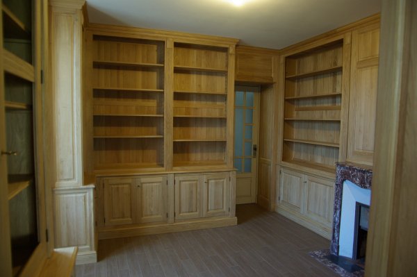 Bibliothèque en chêne ciré