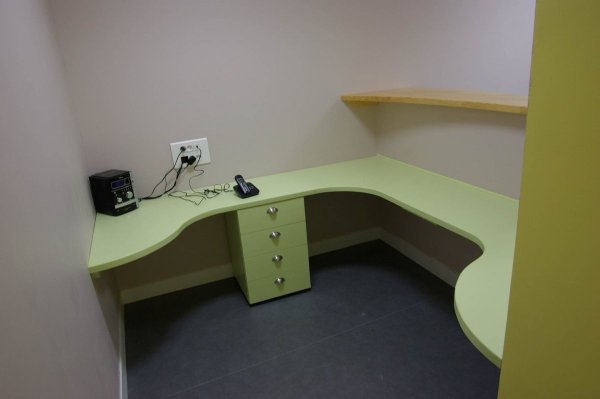 Banque d'accueil côté bureau