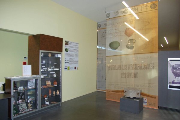 Présentoir vitrine sur mesure