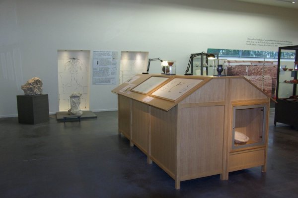 Présentoir vitrine sur mesure