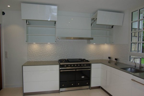 Hotte incluse dans la meuble haut