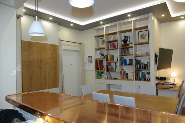 Bibliothèque vue de la cuisine