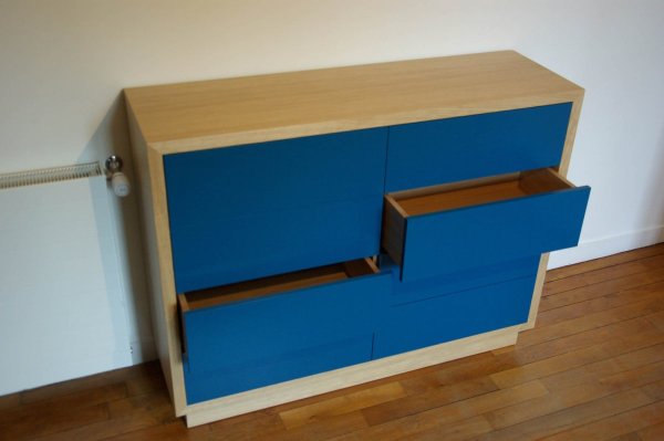 Commode tiroirs ouverts