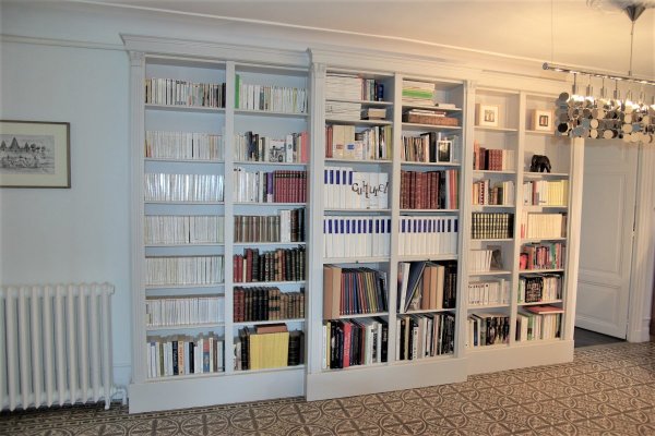 Bibliothèque en médium peint